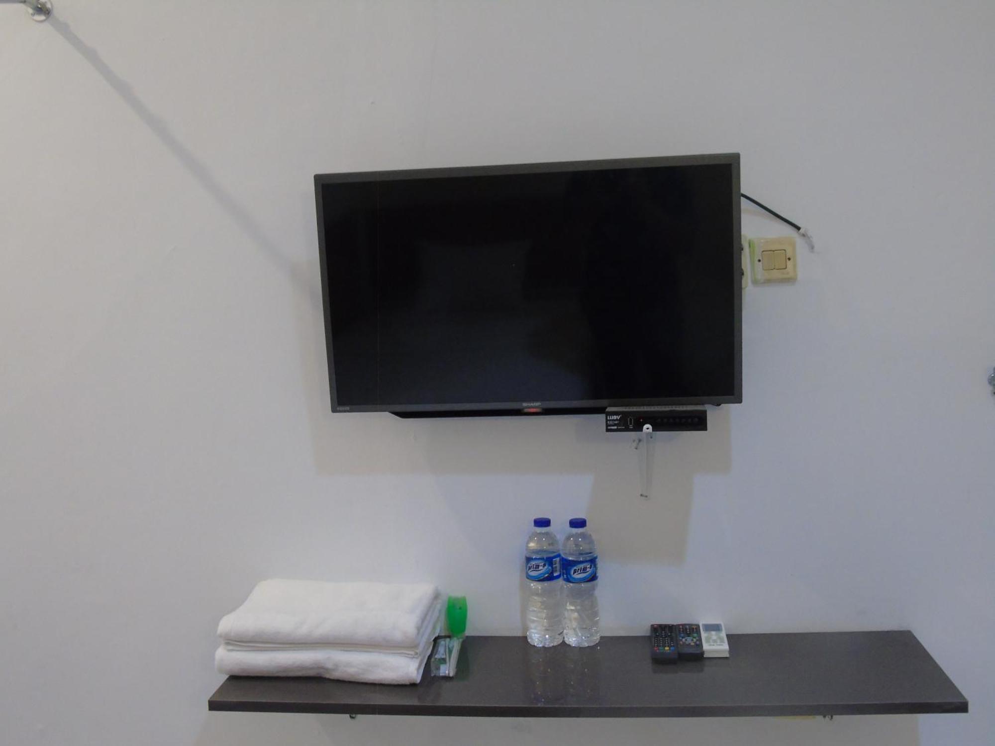 Hotel Permata Zamrud Cirebon Phòng bức ảnh