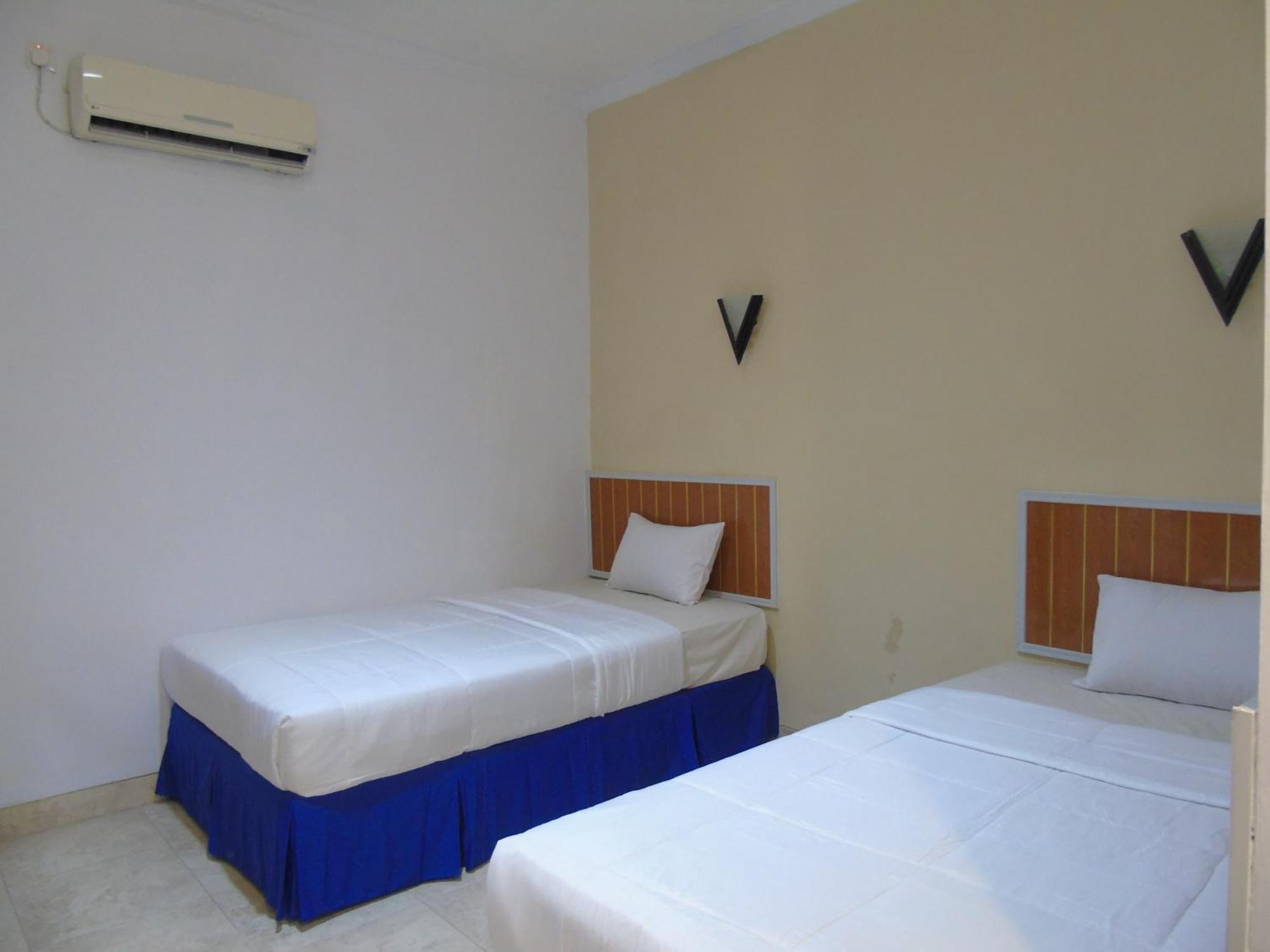 Hotel Permata Zamrud Cirebon Phòng bức ảnh