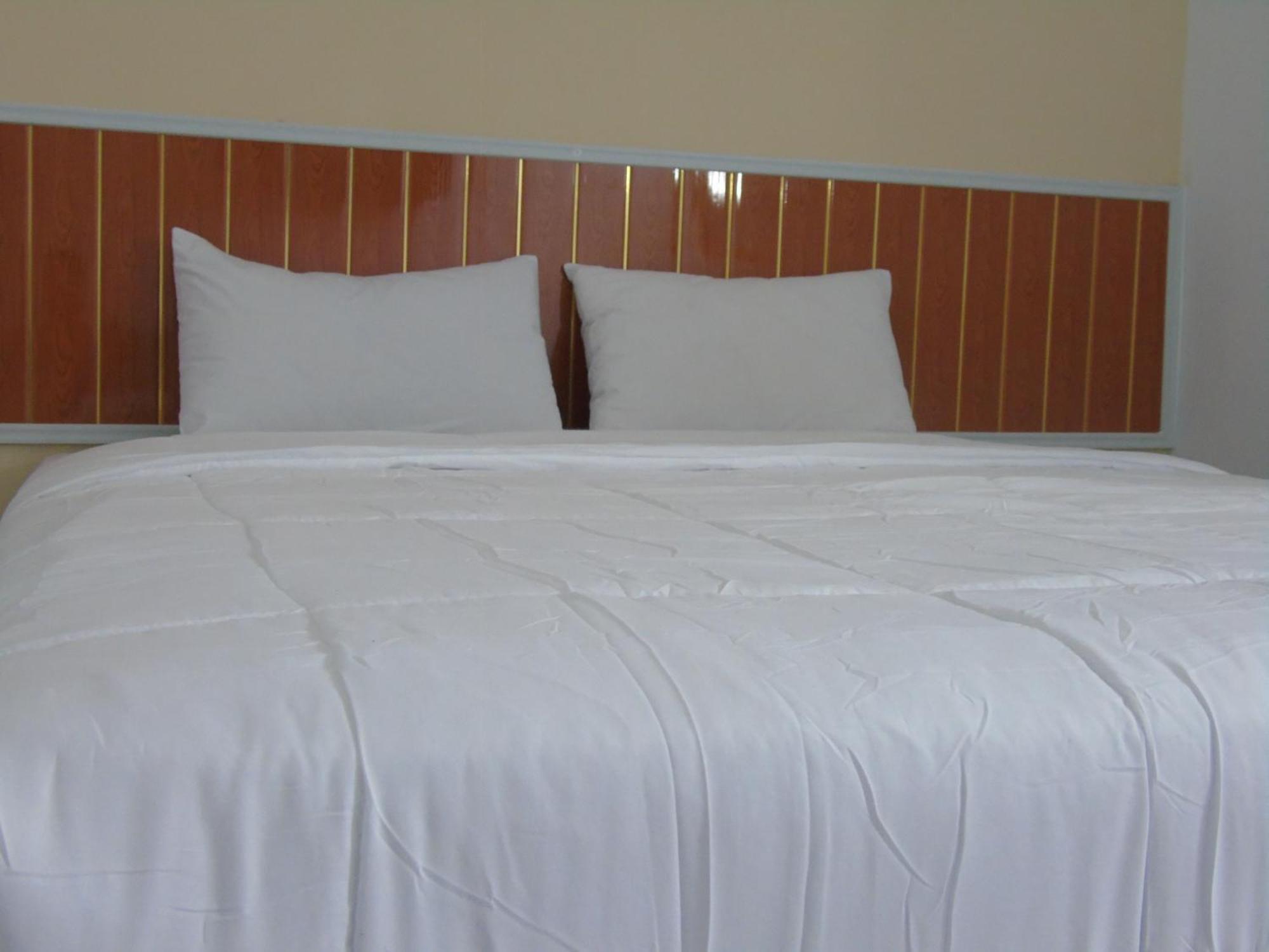 Hotel Permata Zamrud Cirebon Phòng bức ảnh