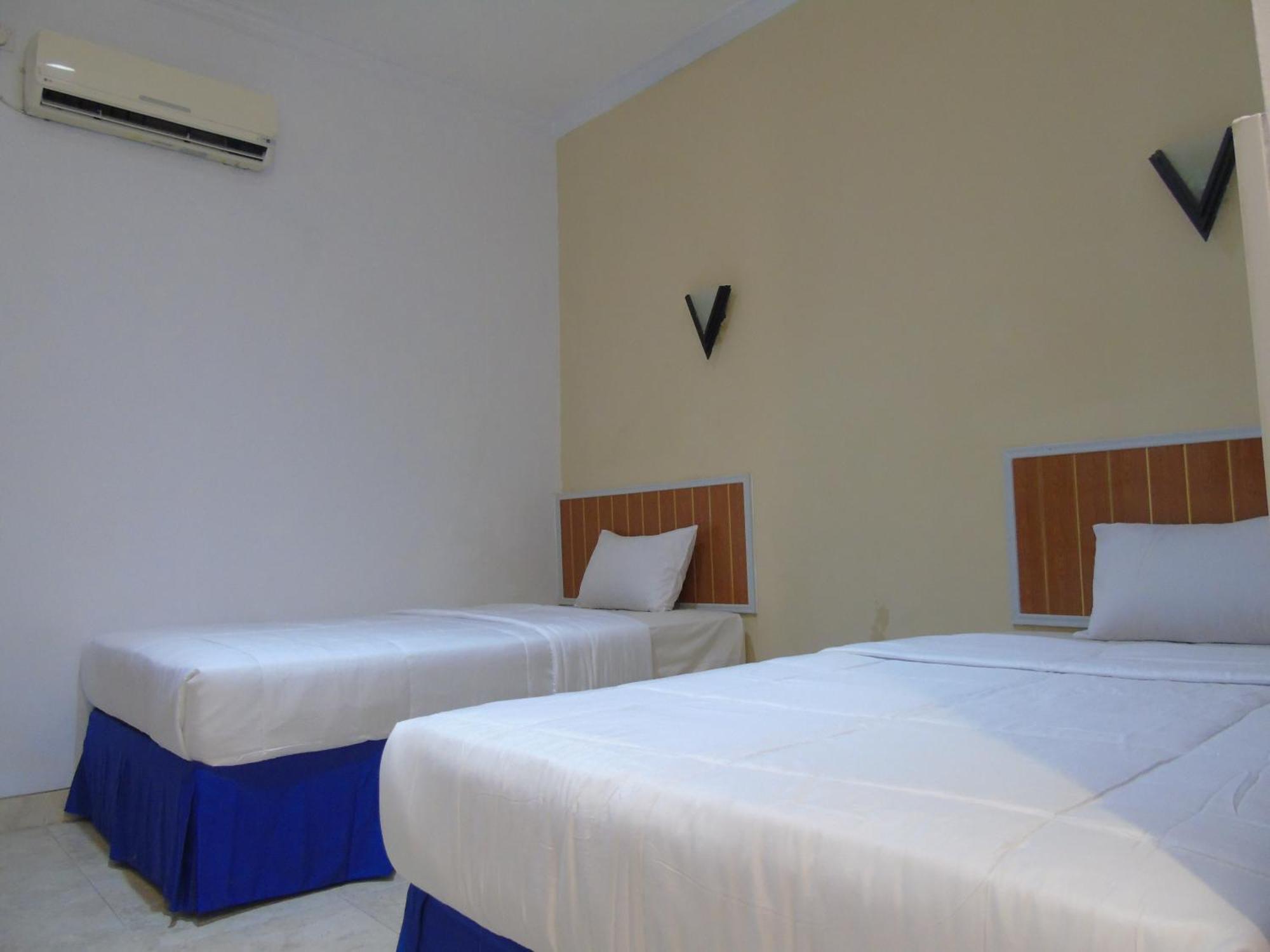 Hotel Permata Zamrud Cirebon Phòng bức ảnh
